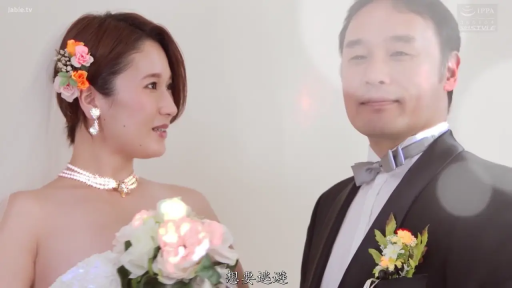 站姿 · 微笑 · 半身 · 剧情 · 西服 · 婚礼现场 · 深情对视 · 手捧花