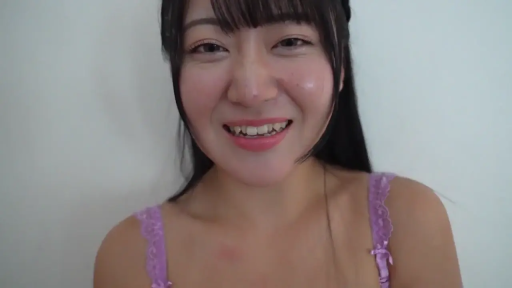 室内 · 微笑 · 自然 · 面部特写 · 端坐 · 紫色蕾丝内衣 · 黑直发