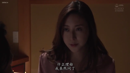 室内 · 会話 · 憂鬱 · 顔部のクローズアップ · 熟女 · 正面 · 粉色睡衣