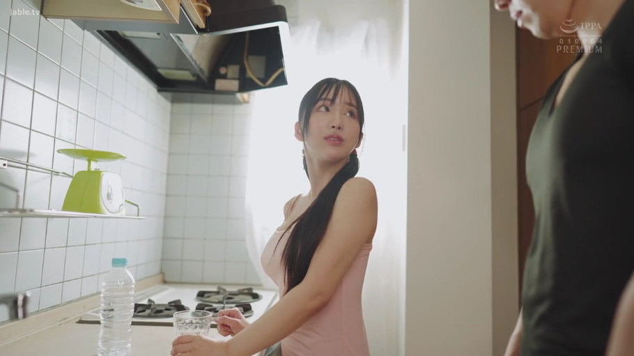 厨房 · 粉色吊带