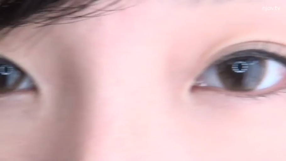 室内 · 平静 · 注视 · 眼睛 · 微距特写 · 正对镜头