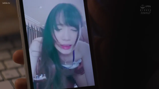 身をかがめる · 寝室 · ビキニ · 陶醉 · 特写 · 携帯電話 · 视频通话 · 屏中屏