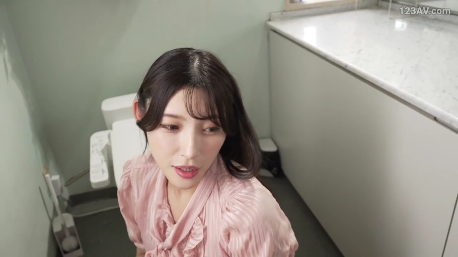 Kneeling posture · Looking forward to it · 待机 · 卫生间 · toilet · OL风格 · Pink chiffon blouse · Medium shot perspective