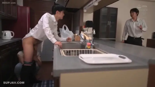 Whole body · oral sex · 白衬衫 · Kitchen · 多人 · Sink · No expression · 扶靠