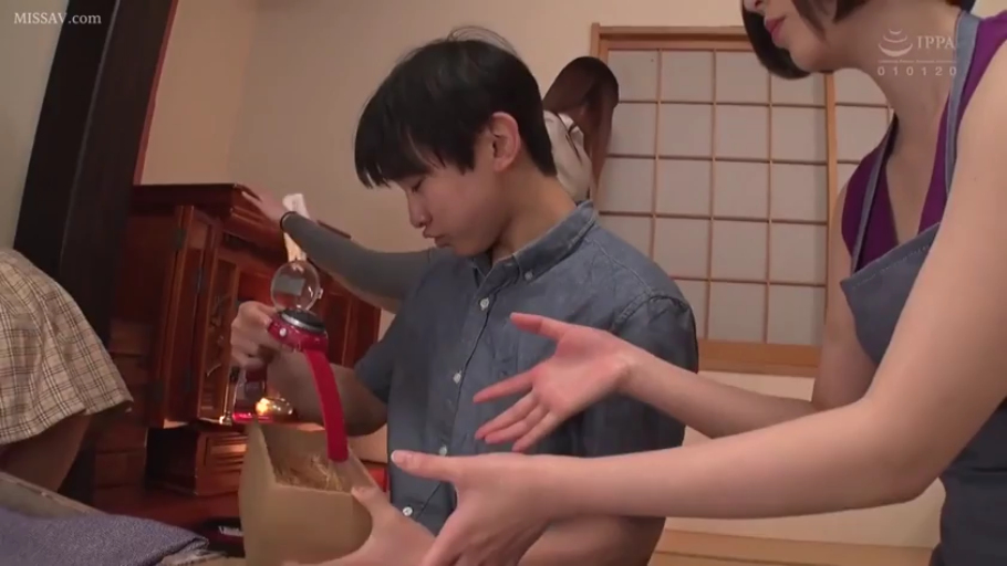 半身 · 牛仔衬衫 · 日式居室