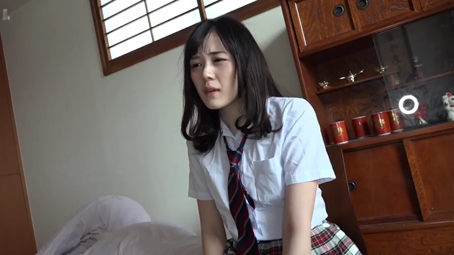 室內 · 坐姿 · 中景 · 痛苦 · JK制服 · 坐著