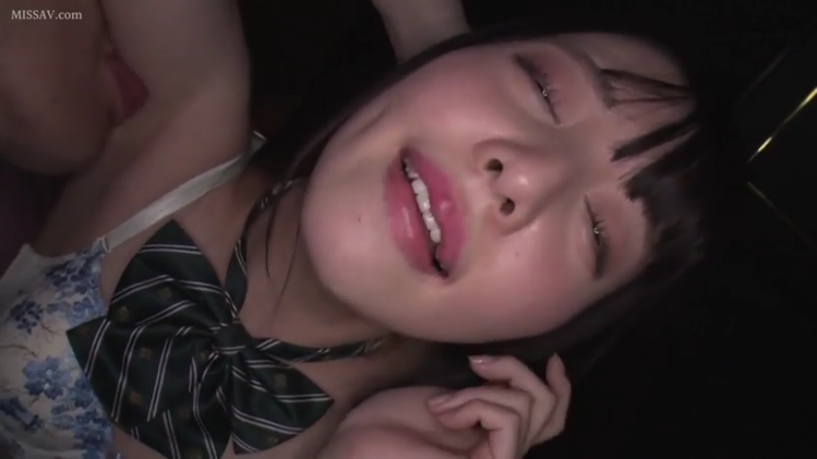 室内 · 性交 · 脸部特写 · 阿嘿颜 · 卧姿 · 碎花内衣 · 蝴蝶结 · 特写视角