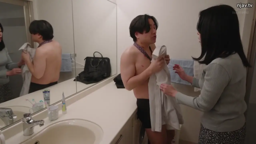 真剣 · 站姿 · 全景 · プロットシーン · 洗面所 · 洗漱用品 · 内裤与领带 · 更衣互动