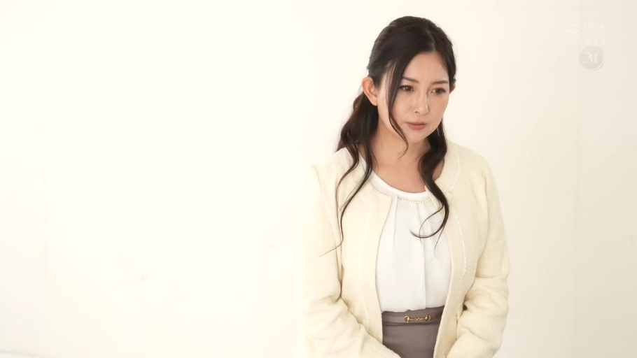 坐姿 · 医生服 · 制服诱惑 · 诊室 · 听诊器 · 中景 · 专业 · 检查
