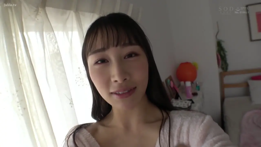 甜美 · 卧室 · 面部特写 · 窗帘 · 居家服 · 看向镜头 · 正对镜头 · 自拍视角