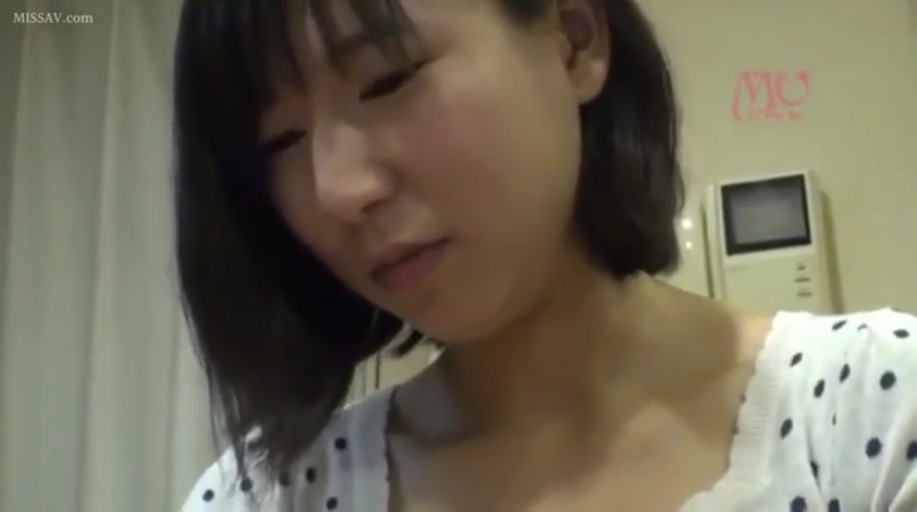展示 · 巨乳 · 和室 · 半身特写 · 开朗 · 并排站立 · 紧身吊带