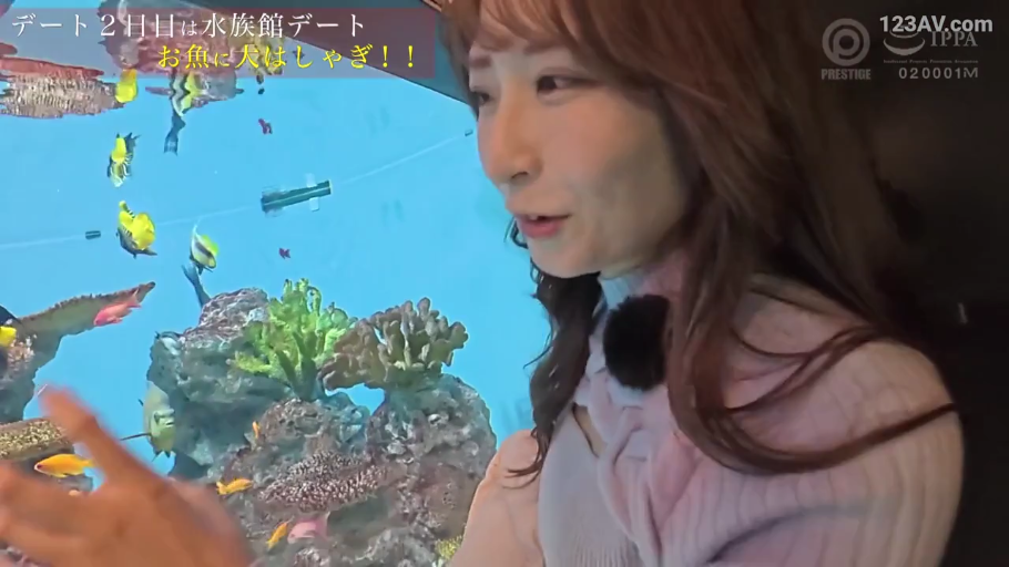 室内 · 平静 · 仰卧 · 注视 · 靠枕 · 脸部大特写 · 底部字幕 · 露肩