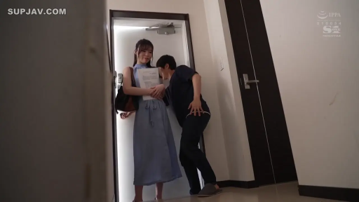 Whole body · Stand · 拘谨 · 文件 · 长裤 · At the door · 交涉 · 走廊互动