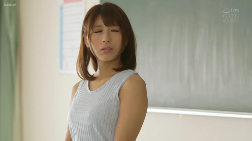 教室 · 脸部特写 · 站立 · 喘息 · 黑板 · 流汗 · 闭眼迷离 · 浅蓝色背心