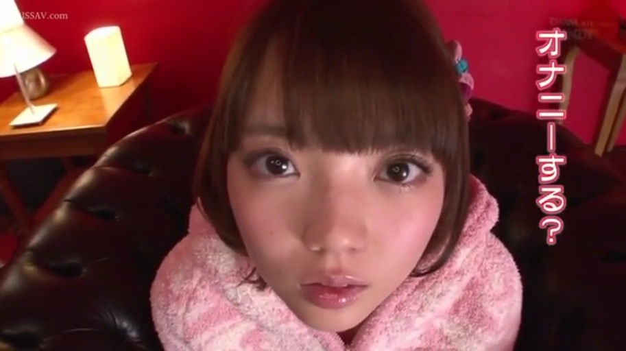 坐姿 · 办公室 · 微笑 · 椅子 · 职场题材 · 浅蓝色衬衫 · 调情 · 手部触碰胸部特写