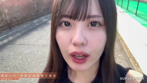 Stand · 平静 · Necklace · 面部特写 · Outdoor street · 自拍视角 · 露肩黑衣 · 自拍录制