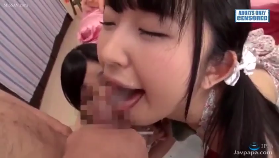 室内 · 俯身 · 脸部特写 · 口交 · 马赛克 · 闭眼 · 碎花裙