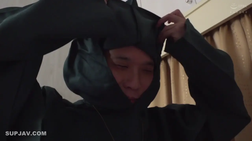 面部 · 专注 · 站立 · 房间 · 男优 · 戴头套 · 忍者服