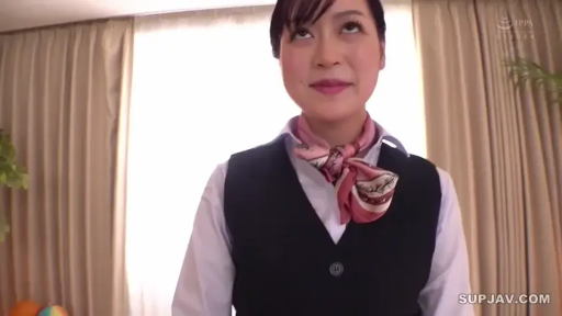 角色扮演 · 站立 · 翻白眼 · 头部特写 · 丝巾 · 室内背景 · 向上注视 · 职业装制服