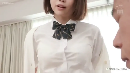 室内 · 微笑 · 制服 · 对视 · 上半身特写 · 短发 · 蝴蝶结 · 正面