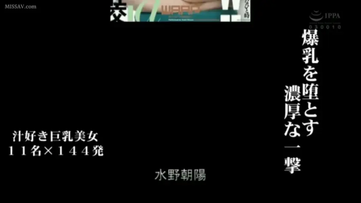 Indoor · Whole body · staged photo · Seduction · 内衣 · 盘腿坐 · AV封面