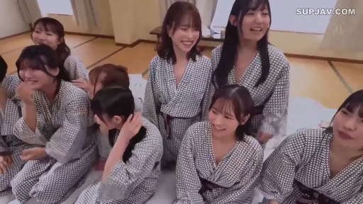 性交 · 全裸 · 传教士式 · 酒店房间 · 沉醉 · 红色项圈 · 全身特写