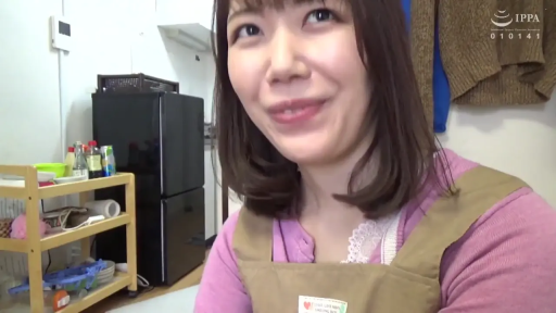 严肃 · 站立 · 剧情 · 室外 · 上半身 · 正装 · 纠缠