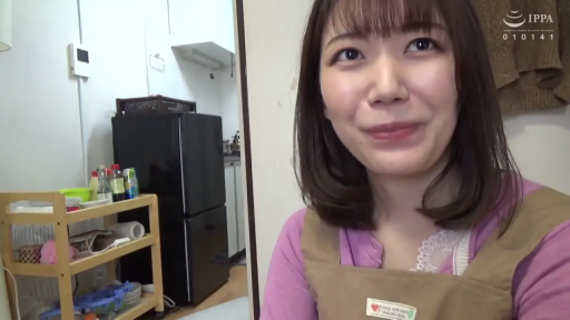 室内 · 口交 · 性行为 · 面部特写 · 白色上衣 · 阴茎 · 仰头 · 阿黑颜