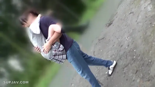 全景 · 户外 · 格纹短裙 · 公主抱