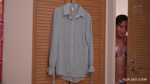 室内 · 比基尼 · 站立