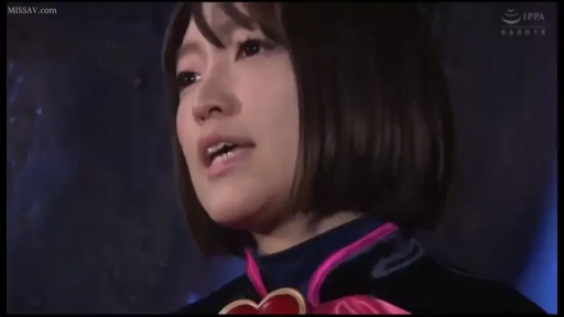 Indoor · Standing Posture · 特写 · 说话 · Solemn · 角色扮演服 · 心形胸针 · 深色背景