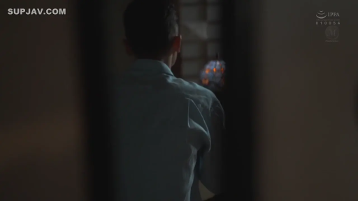 室內 · 偷窥 · 视角特写 · 伸手 · 門把手 · 日式拉门