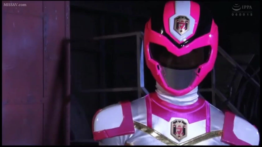 室内 · 站姿 · 半身特写 · 注视 · 头盔 · 特摄 · 战队皮套