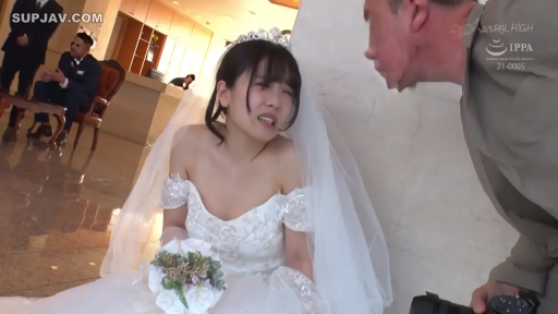 室内 · 坐姿 · 中景 · 剧情 · 对峙 · 哭泣 · 婚纱 · 手捧花