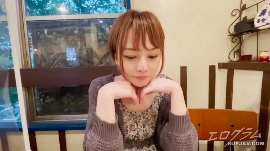 仰卧开腿 · 私处特写 · 室内沙发 · 震动按摩器 · 皮肤涂油 · 极小比基尼 · 按摩器自慰 · 快感愉悦
