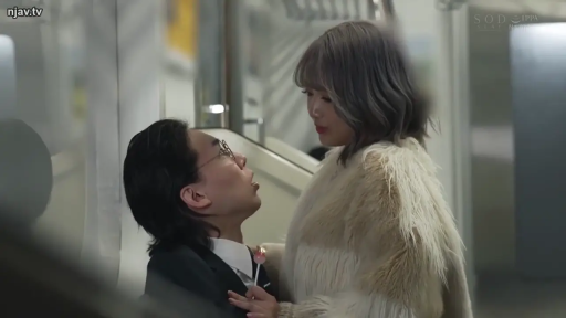 集中 · 半身 · プロット · 对视 · 毛绒大衣 · 调情 · 電車内 · 棒棒糖