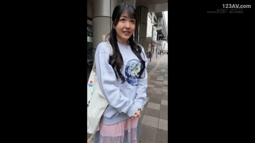 跪坐 · 第一视角 · 躯干 · 微笑 · 枕头 · 床上 · 足球运动衫 · 自拍
