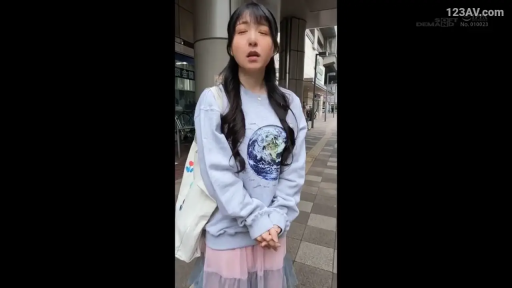 站立 · 展示 · 牛仔短裤 · 玄关 · 大腿