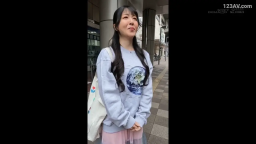 室内 · 面部 · 愉悦 · 微笑 · 大特写 · 不详 · 紧贴他人