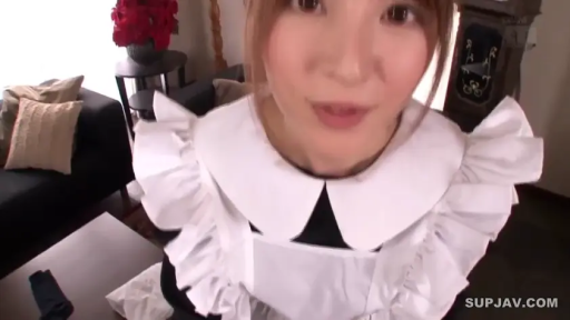 脸部特写 · 客厅 · 女仆装