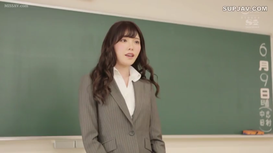 性交 · 卧室 · 枕头 · 臀部特写 · 痛苦 · 内衣 · 露点 · 后入位