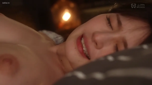 室内 · 脸部特写 · 性行为 · 陶醉 · 仰卧 · 裸体 · 床垫 · 日本AV