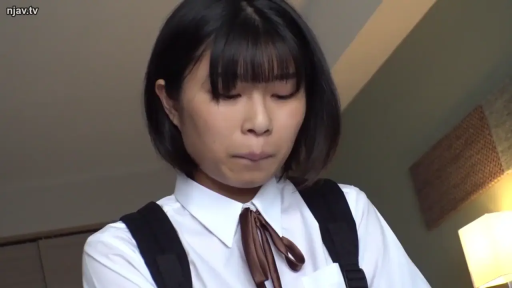 室内 · 忧郁 · 白衬衫 · 站立 · 台灯 · 特写 · 短发 · 低头俯视