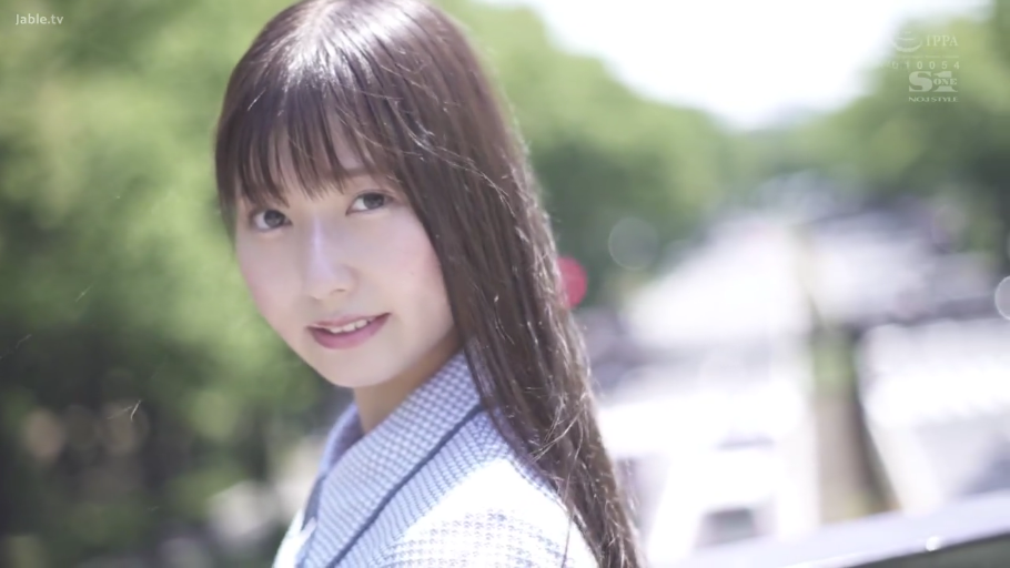 面部特写 · 衬衫 · 户外