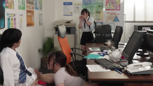 甜美 · 中景 · 摆拍 · 树林 · 清新风格 · 侧身回眸 · 粉色针织无袖上衣