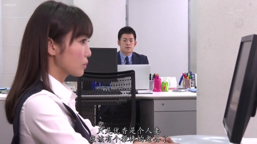 坐姿 · 专注 · 办公室 · 电脑 · 职业装 · 侧脸 · 人妻 · 工作