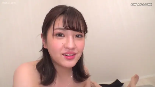 室内 · 顔部のクローズアップ · 全裸 · 微笑 · 对视 · 正面 · アジア人女性