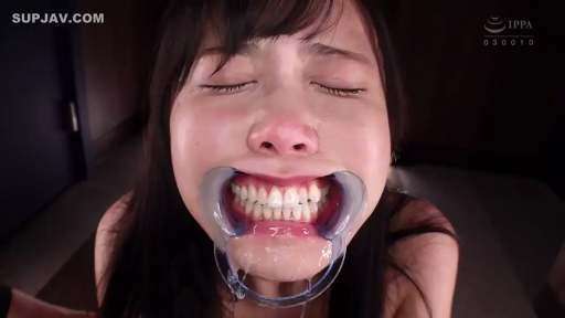 室内 · 顔のクローズアップ · 裸体 · 正面姿势 · 痛苦哭泣 · 扩口器 · 佩戴扩口器 · 大量流涎