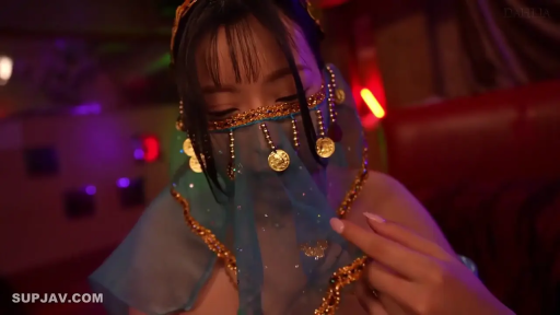 室内 · 坐姿 · 面部 · 角色扮演 · 注视 · 妩媚 · 异域服饰 · 面纱