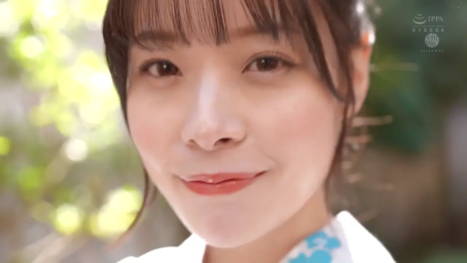 脸部 · 甜美 · 微笑 · 室外 · 近景 · 和服 · 正对镜头